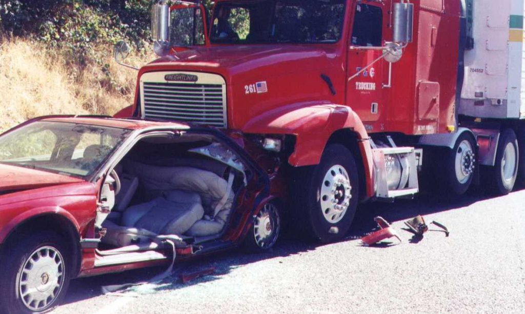 El Mejor Bufete Legal de Abogados de Accidentes de Semi Camión, Abogados Para Demandas de Accidentes de Camiones Thousand Oaks California
